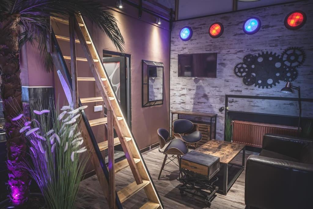 Einzigartige Ferienwohnung Bunt Wie Berlin Bagian luar foto