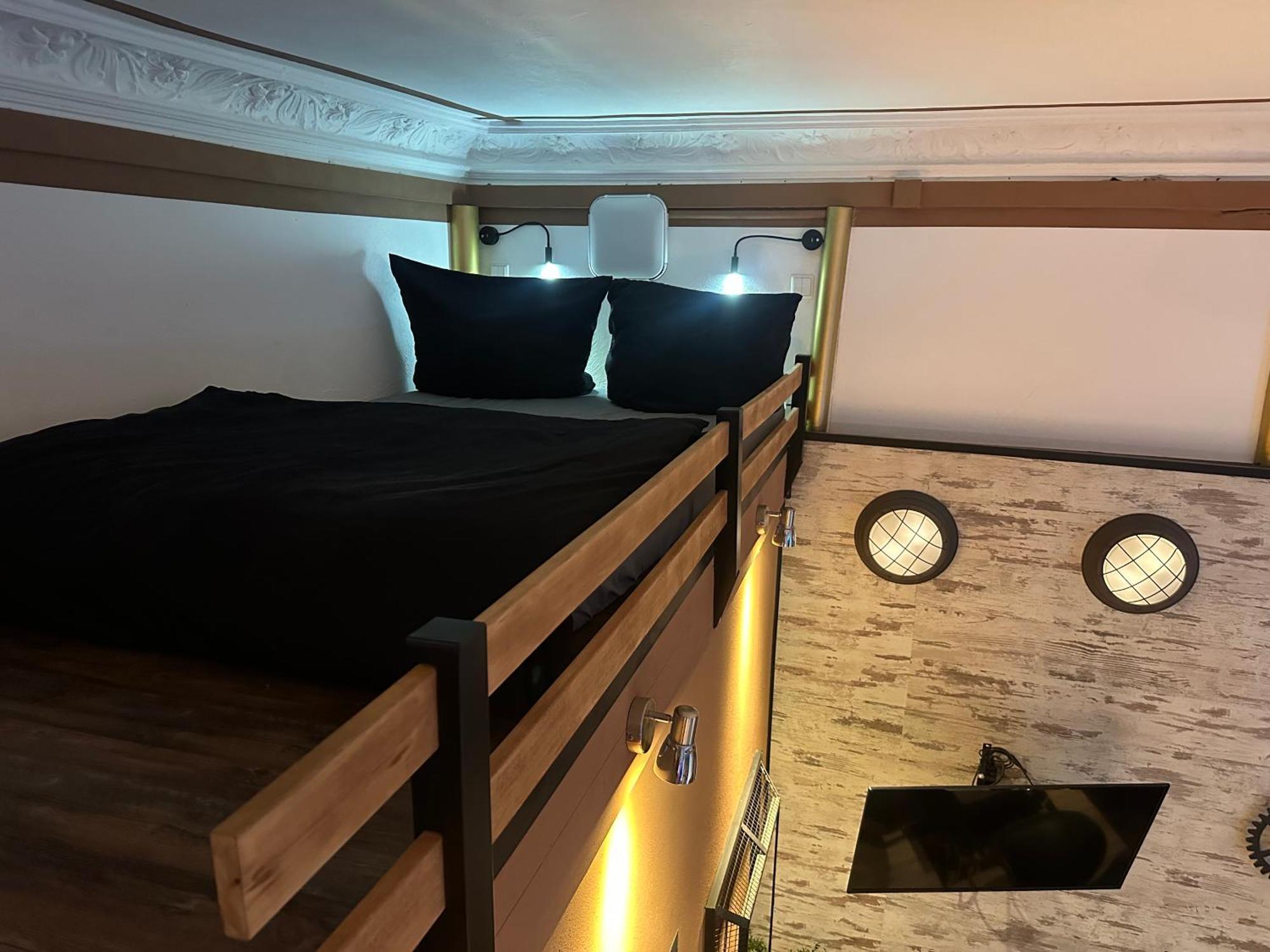 Einzigartige Ferienwohnung Bunt Wie Berlin Bagian luar foto